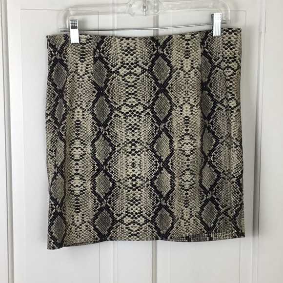 ZARA Snake Print Ruched Mini Skirt Size L - Picture 3 of 5